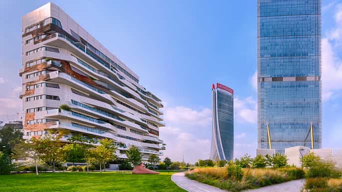 porta nuova city life walking experience