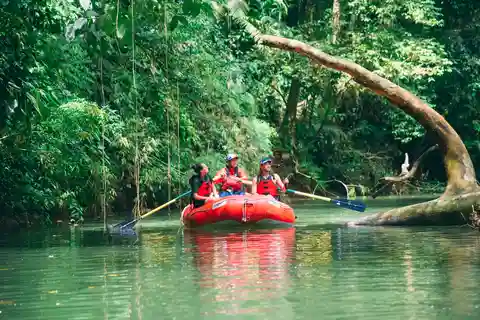 La Fortuna: Djungel Safari Float Sarapiqui till San Jose