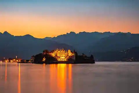 Zonsondergang rondvaart op het Lago Maggiore, Stresa en Borromeïsche eilanden