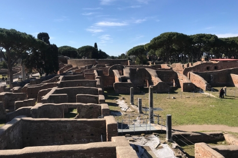 Roma: recorrido privado en camioneta por Ostia Antica con un arqueólogo