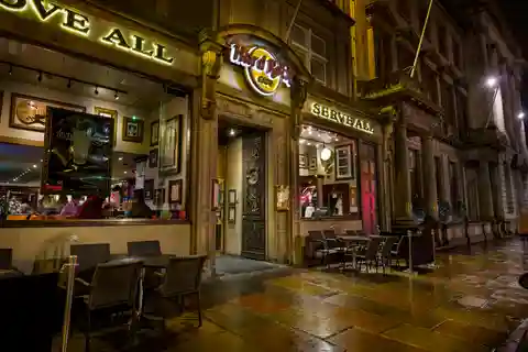 Edinburgh: Hard Rock Cafe mit Festmenü zum Mittag- oder Abendessen