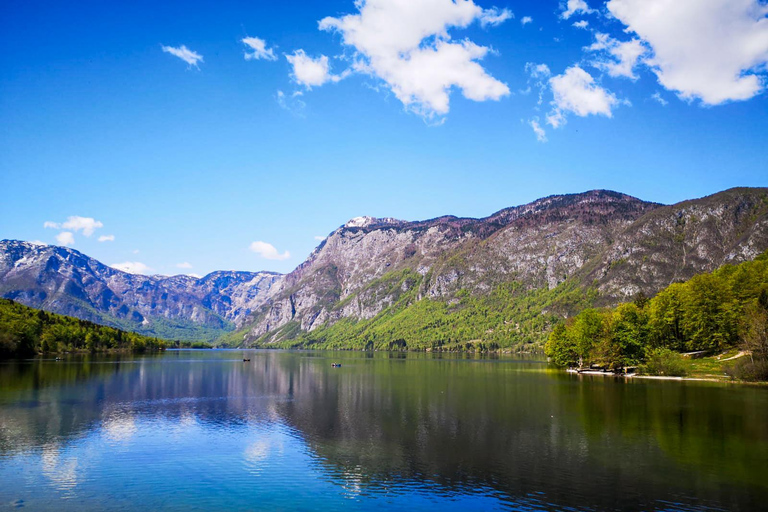 Da Zagabria: gita di 1 giorno al lago di Bled, al lago di Bohinj e a Ribčev LazFrom Zagreb: Lake Bled, Lake Bohinj, &amp; Ribčev Laz Day Trip