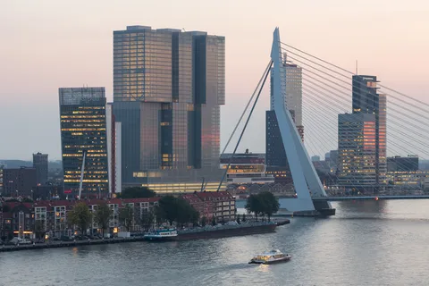 Rotterdam: Wilhelminapier, højhus og flydende arkitektur