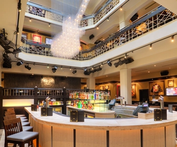 Prague: Hard Rock Cafe with Set Menu for Lunch or Dinner