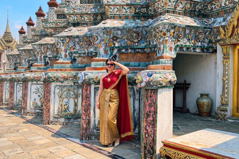 Wat Arun Thai Costume Experience with Local Guide Small Group: Ticket+Transfers