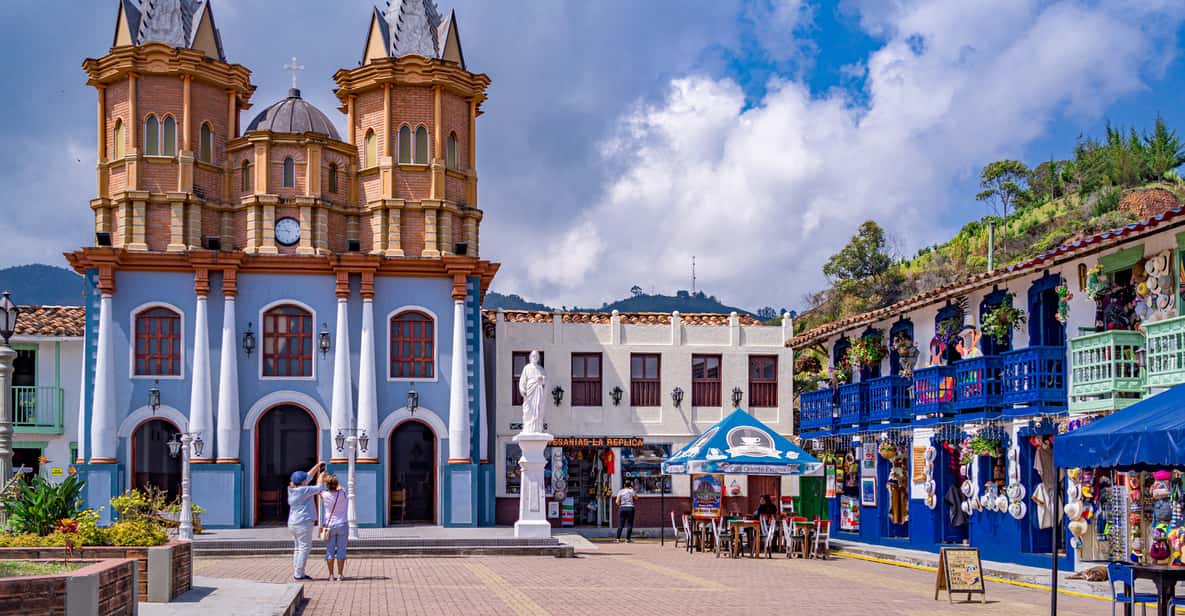 From Medellín: Guatape & El Peñol Rock Trip with Boat Tour
