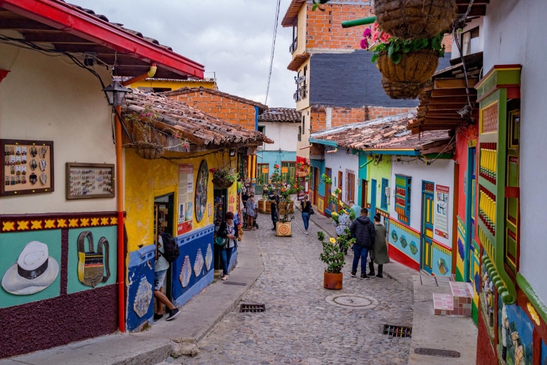 Medellín: tour privado a Guatapé, desayuno, comida y cruceroTour privado en español