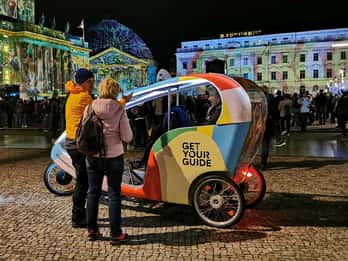 Berlin: Festival of Lights - LightSeeing-Tour im Fahrradtaxi Berlin: Festival of Lights - LightSeeing-Tour im Fahrradtaxi
