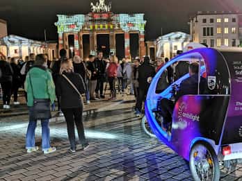 Berlin: Festival of Lights - LightSeeing-Tour im Fahrradtaxi Berlin: Festival of Lights - LightSeeing-Tour im Fahrradtaxi