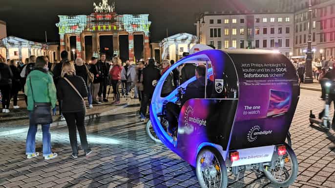 berlin festival of lights lightseeingtour im fahrradtaxi
