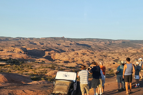 Moab: Hells Revenge & Fins N' Things Trail Off-Roading Tour Group Tour in English