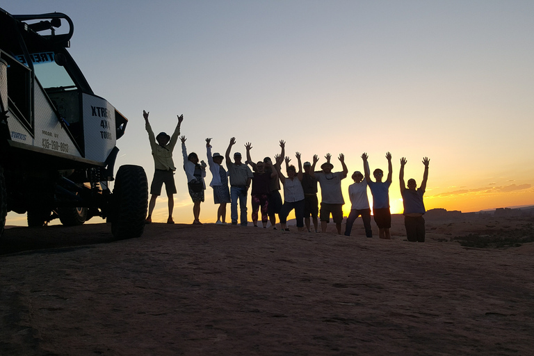 Moab: Hells Revenge & Fins N' Things Trail Off-Roading Tour Group Tour in English