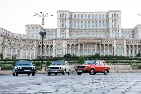 Bucharest: Private Three Neighborhoods Tour by Vintage Car