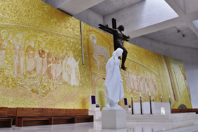 Desde Lisboa: Fátima, Óbidos Medieval, Costa Atlántica de NazaréRecogida en el Hotel Mundial, Lisboa