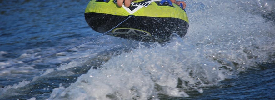 Pinhão : excursion en hors-bord sur le Douro avec sports nautiques
