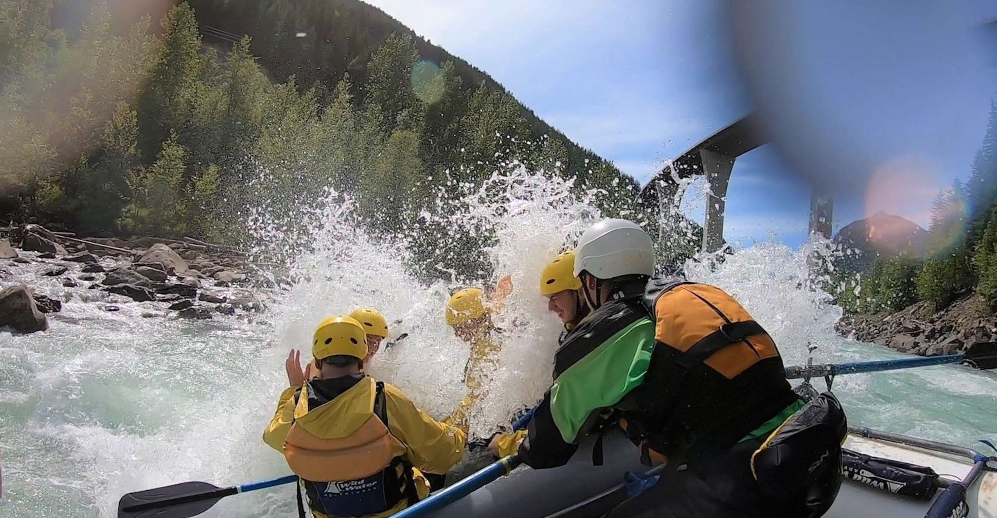 Kicking Horse River, Whitewater Rafting viaje de medio día - Hizvo