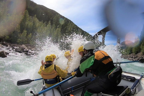 Rivière Kicking Horse : Excursion d&#039;une demi-journée de rafting en eaux vivesRivière Kicking Horse : Excursion d&#039;une demi-journée en rafting en eaux vives