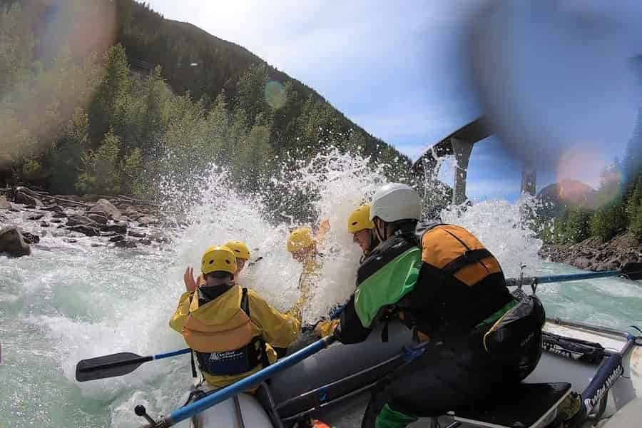 Kicking Horse River: Wildwasser-Rafting Halbtagestour. Foto: GetYourGuide