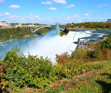 Niagara Falls: US & Canada Full-Day Tour & Lunch