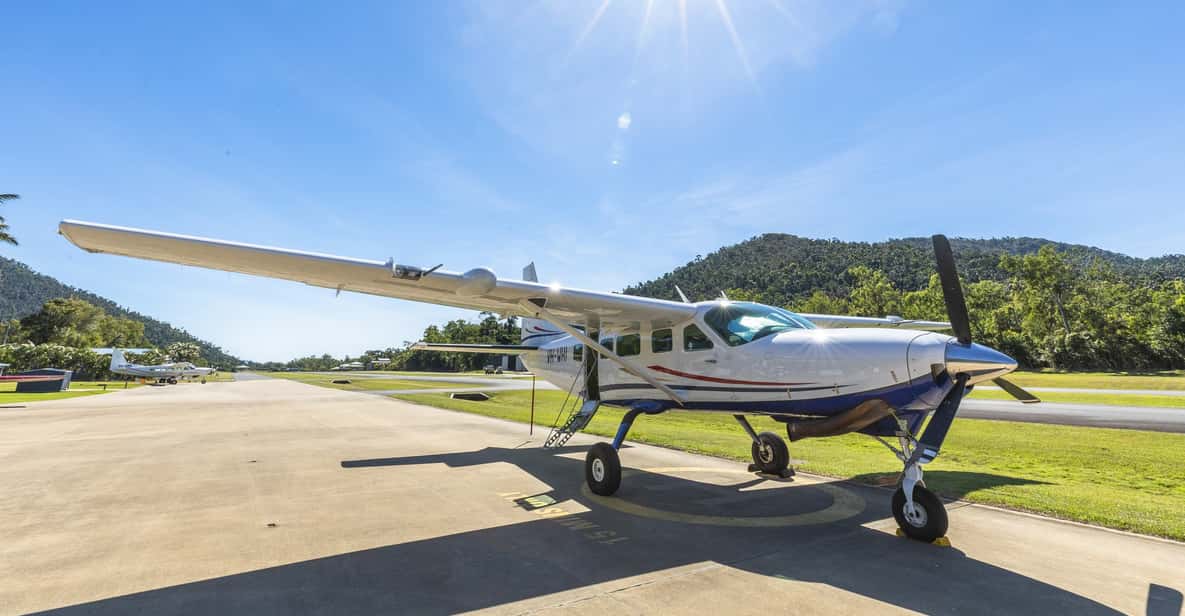 From Airlie Beach: 60-Minute Whitsundays Scenic Flight