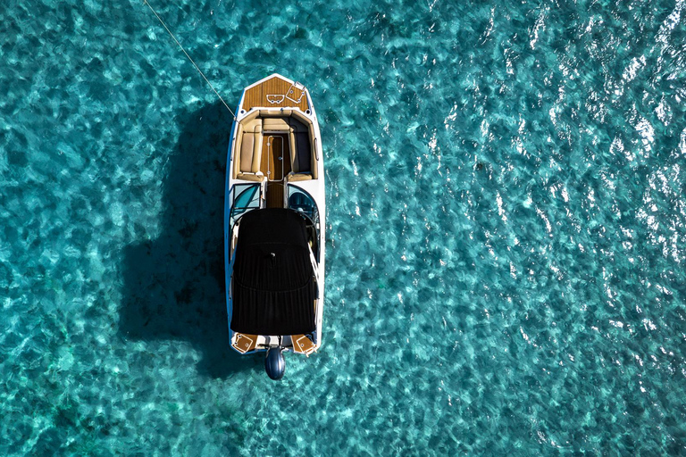 Miami: Private Tailored Sightseeing Boat Tour 1 hour Package w/o Gas & Marina Fees $70 due at Check-in