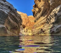 Aus Muscat, Wadi Shab und Bimmah Sinkhole Ganztages-Tour - Housity
