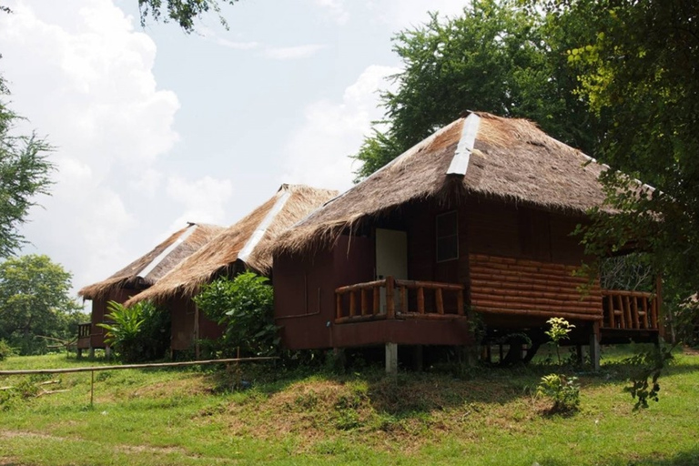 Från Bangkok: ElephantsWorld Kanchanaburi 2-dagars upplevelse