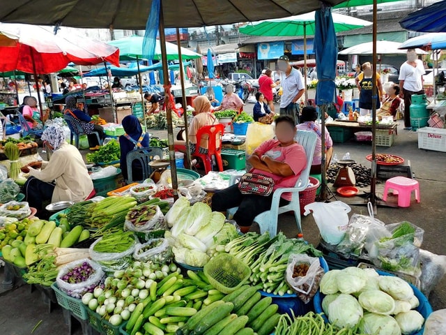 Takua Pa: Food Market, Tsunami Museum, Temple, & Old Town