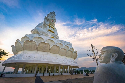 Z Chiang Mai: Chiang Rai podkreśla hiszpańską wycieczkę z przewodnikiemPrywatna wycieczka z Chiang Mai