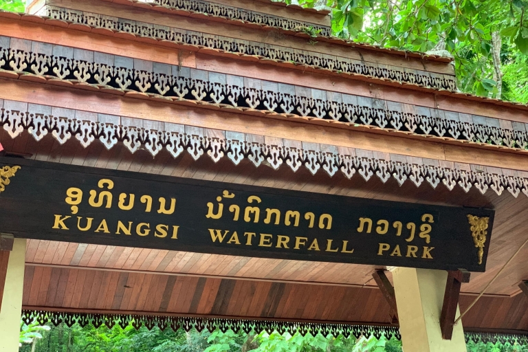 Luang Prabang: promenade en vélo à Kuang Si et croisière en bateau à longue queueVisite guidée privée