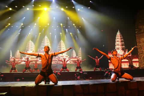siem reap smile of angkor show with dinner and transfers