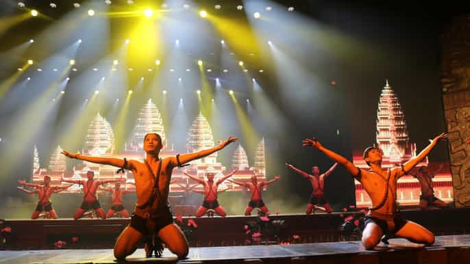 siem reap smile of angkor show with dinner and transfers