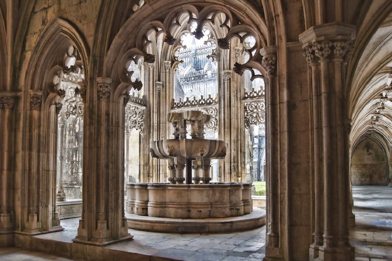 Desde Lisboa: Fátima, Óbidos Medieval, Costa Atlántica de NazaréRecogida en el Hotel Mundial, Lisboa