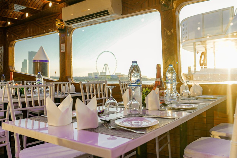 Dubai: Bestes traditionelles Dhow Cruise Buffet Dinner in Marina