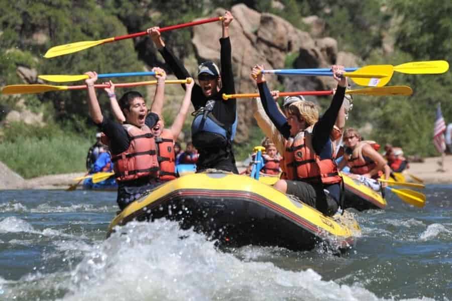 Nathrop: Arkansas River Half Day Browns Canyon Rafting Trip. Foto: GetYourGuide