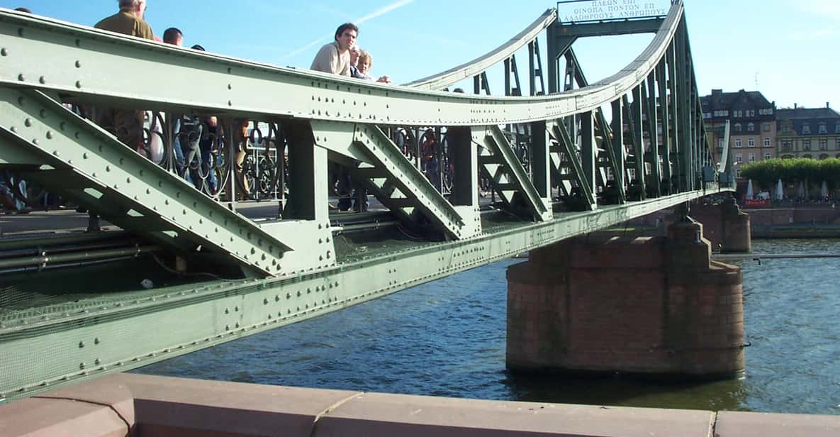 Frankfurt: Old Town Wonders Exploration Game and Tour