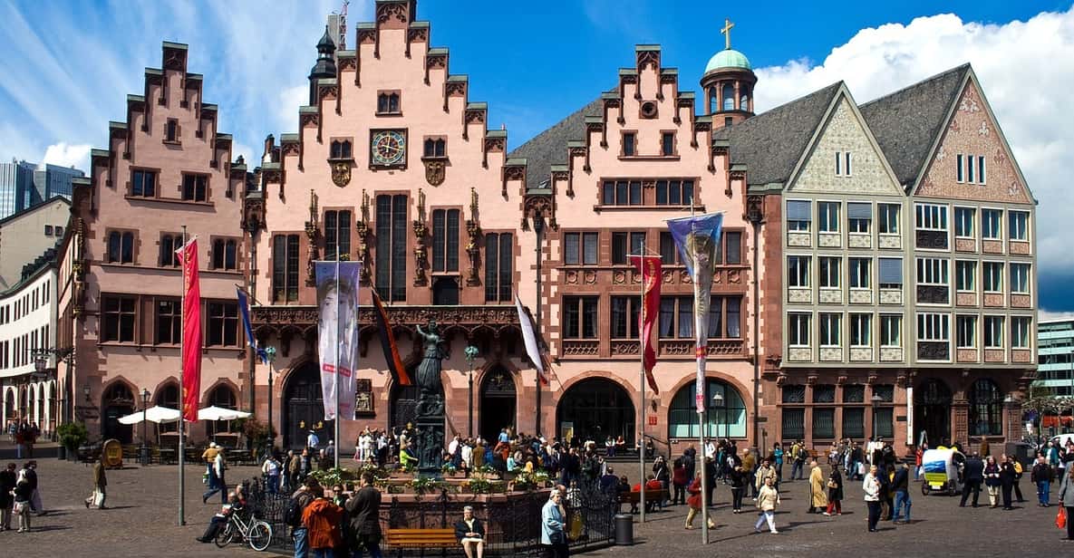 Frankfurt: Old Town Wonders Exploration Game and Tour