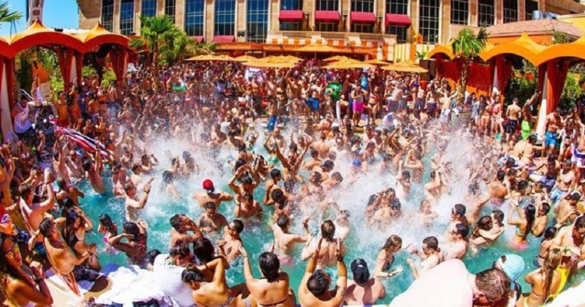 Las Vegas Strip 3 Stop Pool Party Crawl Mit Party Bus Getyourguide 