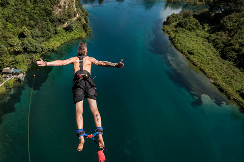 Taupō: AJ Hackett Taupō Bungy – Neuseelands höchster Wasseraufprall!Taupō: AJ Hackett Taupō Bungy – Neuseelands höchster Sprung ins Wasser!
