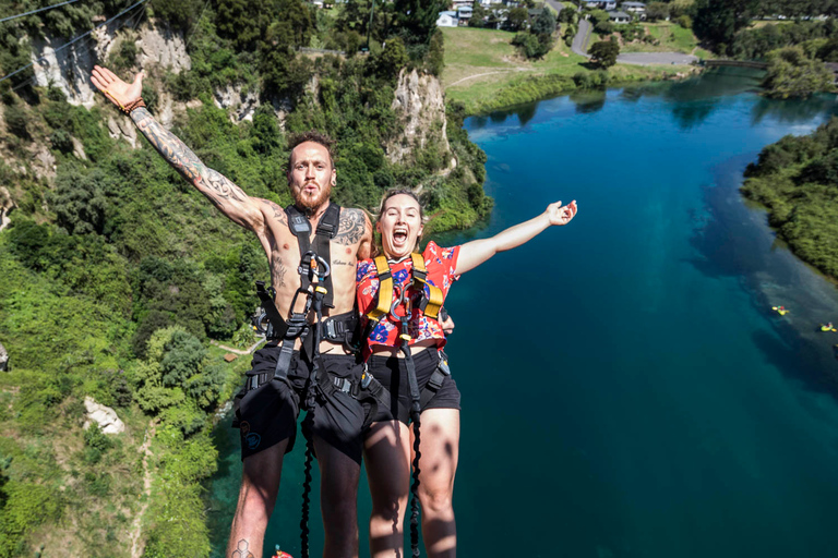 Taupō: AJ Hackett Taupō Bungy – Neuseelands höchster Wasseraufprall!Taupō: AJ Hackett Taupō Bungy – Neuseelands höchster Sprung ins Wasser!