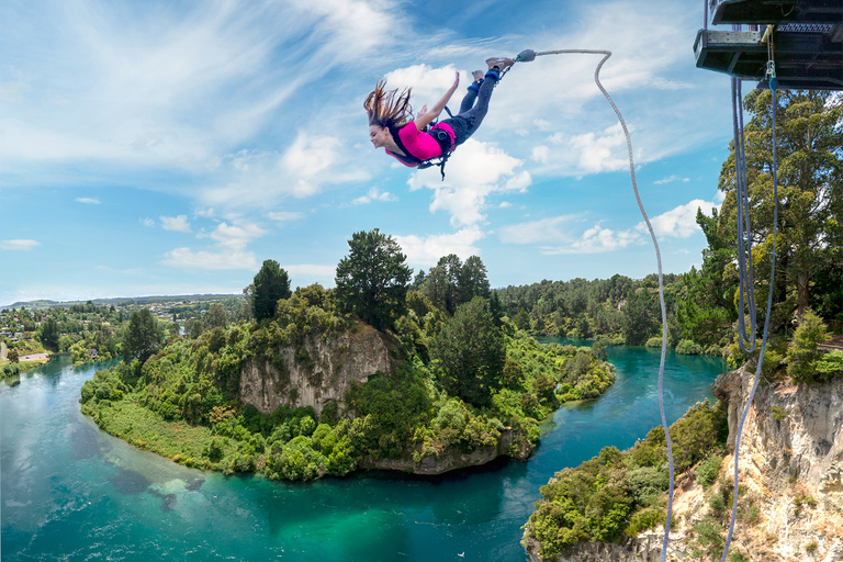 Taupō: AJ Hackett Taupō Bungy – Neuseelands höchster Wasseraufprall!Taupō: AJ Hackett Taupō Bungy – Neuseelands höchster Sprung ins Wasser!