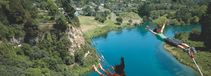 Taupō : combo saut à l'élastique et balançoire