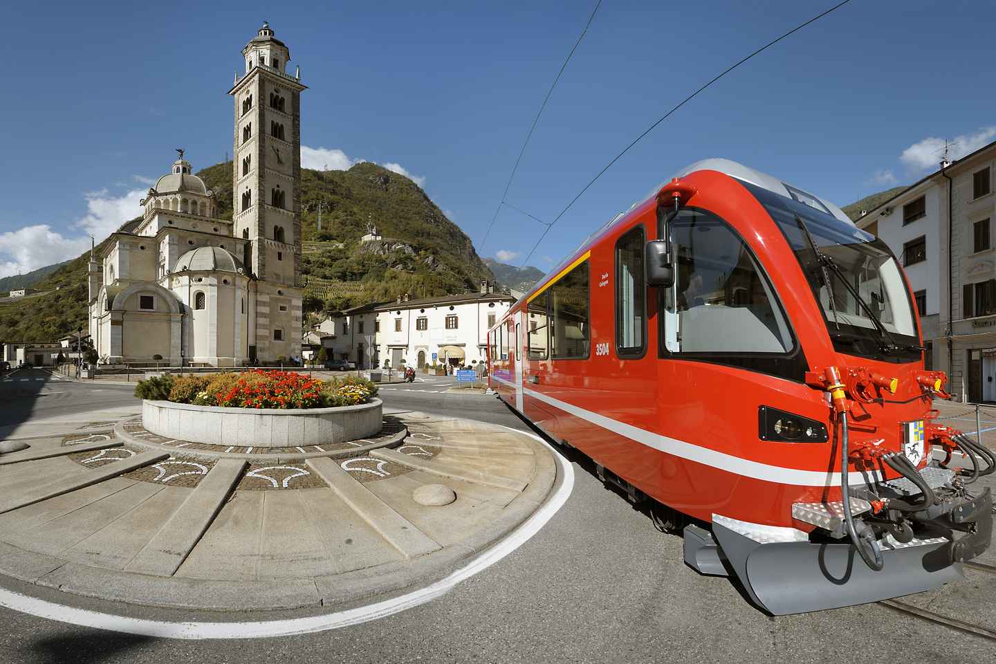 蒂拉诺：搭乘伯尼纳红色列车畅游迪亚沃乐萨