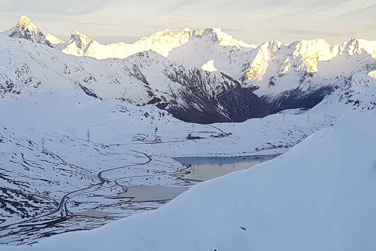 蒂拉诺：搭乘伯尼纳红色列车畅游迪亚沃乐萨