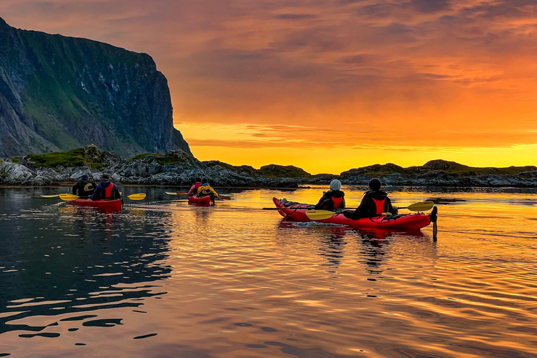 إيجوم: جولة جزر لوفوتن منتصف الليل صن كاياك