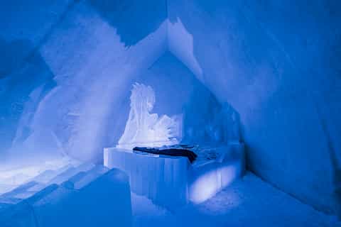 Rovaniemi: Snow Hotel Tour and Ice Restaurant Dinner