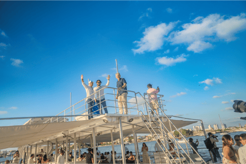 Cartagena: Sunset on Cartagena Bay aboard the Flamante Catamaran Cartagena: Sunset over Cartagena Bay aboard the Flamante Catamaran
