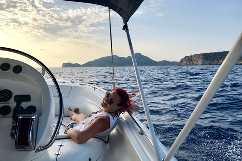 Andratx: passeio de barco pela costa sul de Maiorca com mergulho com snorkelPasseio de barco costeiro de 8 horas no sul de Maiorca com mergulho com snorkel