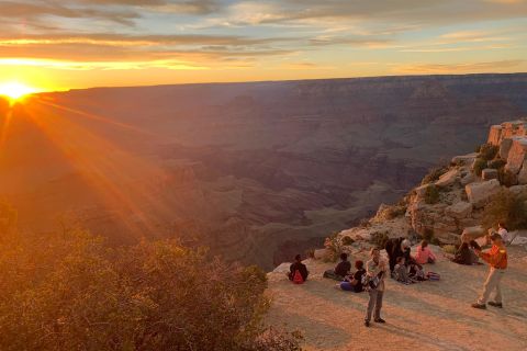 Grand Canyonin kansallispuisto: Canyon Grand Park: Opastettu auringonlaskun Hummer Tour