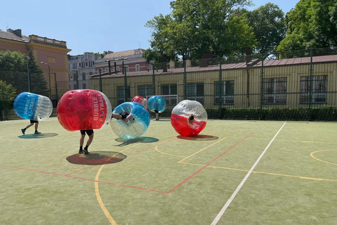 Prague : Football à bulles dans le centre ville de Prague